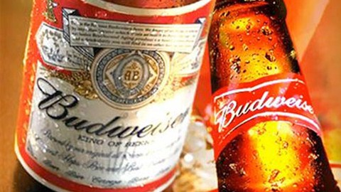 Budweiser là nhãn hiệu bia rất nổi tiếng của AB InBev.